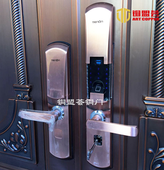 指紋密碼鎖_銅盟薈銅門安裝案例